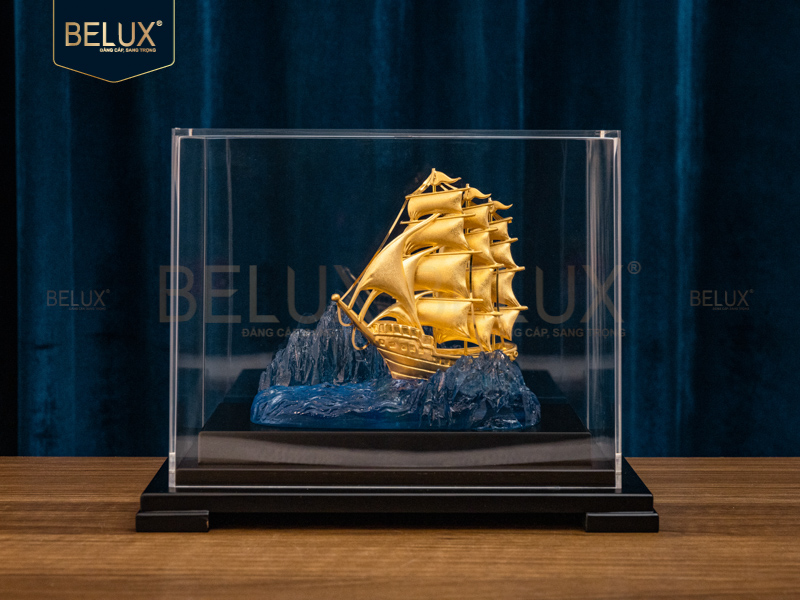 Mô hình thuyền buồm dát vàng 24k 18x24x15cm M6